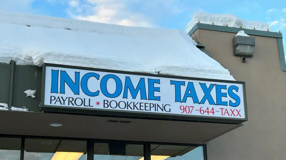 Arthur Lynn Tax, Austin Housen